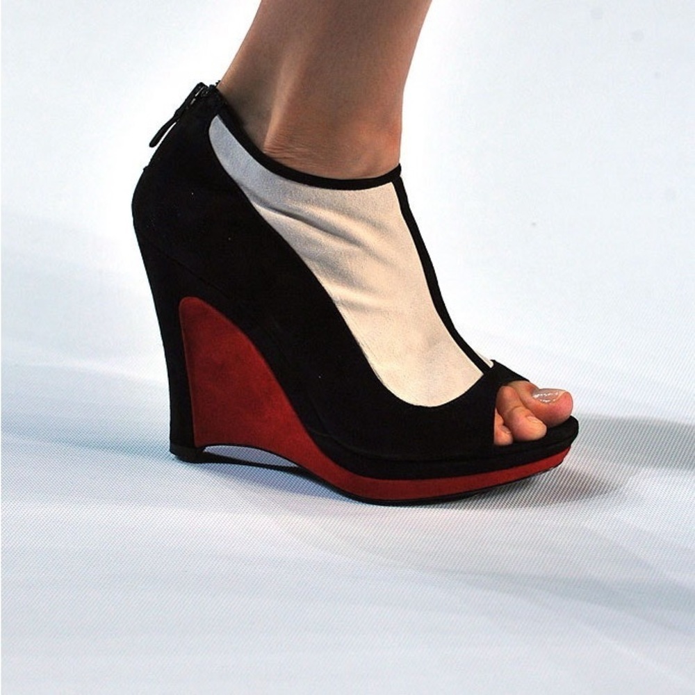 Like new Fendi platform sandals off the runway​​